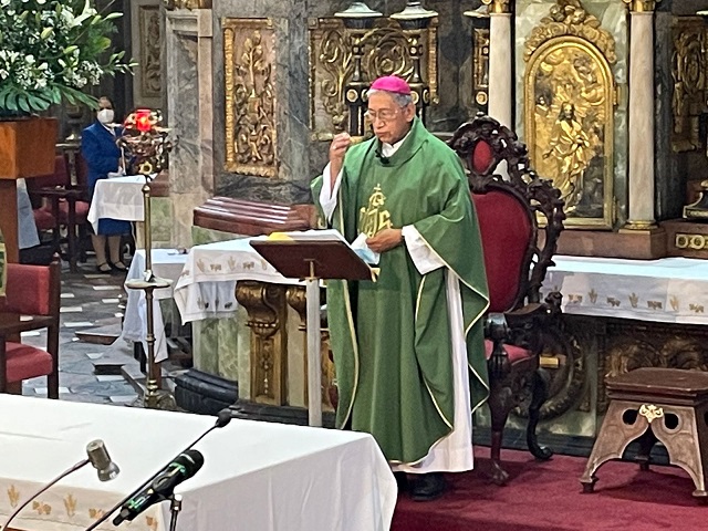 Video desde Puebla: Arzobispo Víctor Sánchez imparte misa en la basílica de Guadalupe