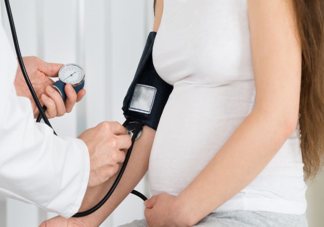 Historia de afecciones hipertensivas durante el embarazo vinculada con un riesgo aumentado de demencia