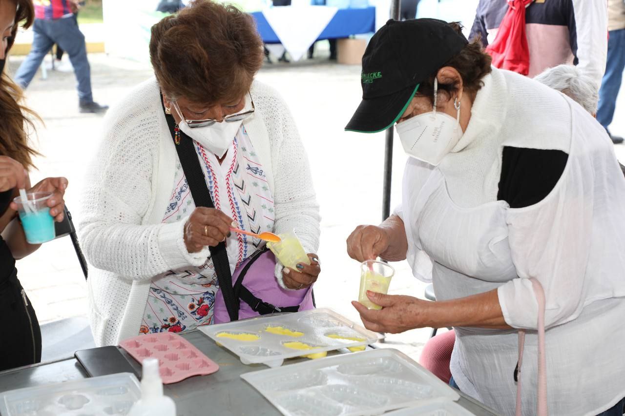 SMDIF Puebla realiza jornada de servicios en la colonia las Hadas para personas adultas mayores