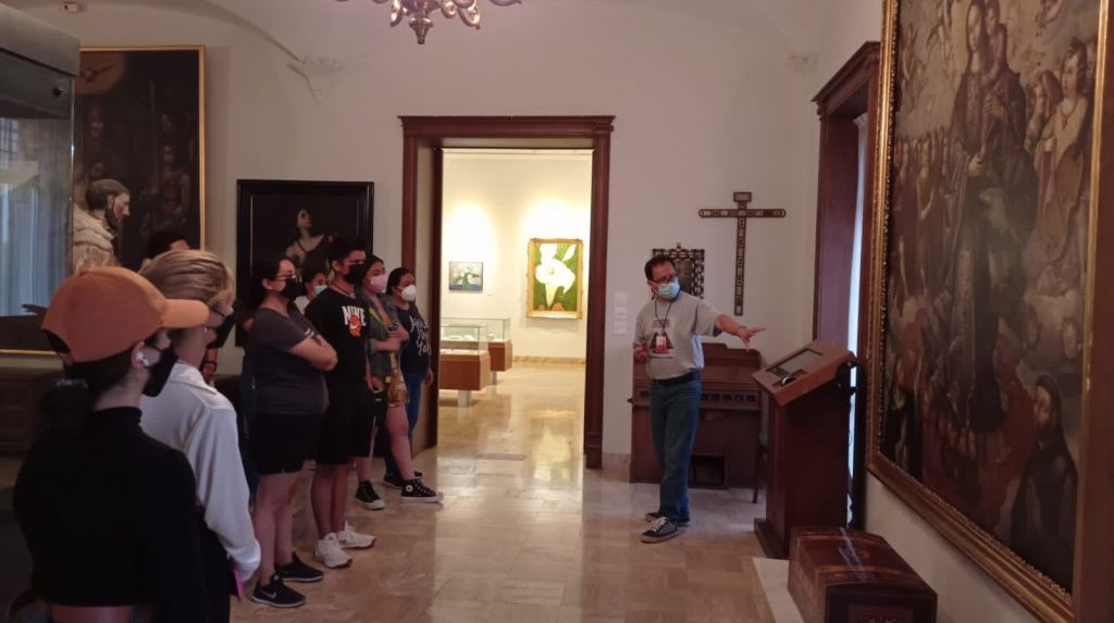 Recorrido nocturno en el Museo Francisco Cossío