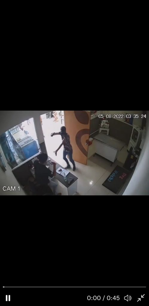 Video desde Puebla: Rampante inseguridad en Cuautlancingo; asaltan a mano armada una veterinaria