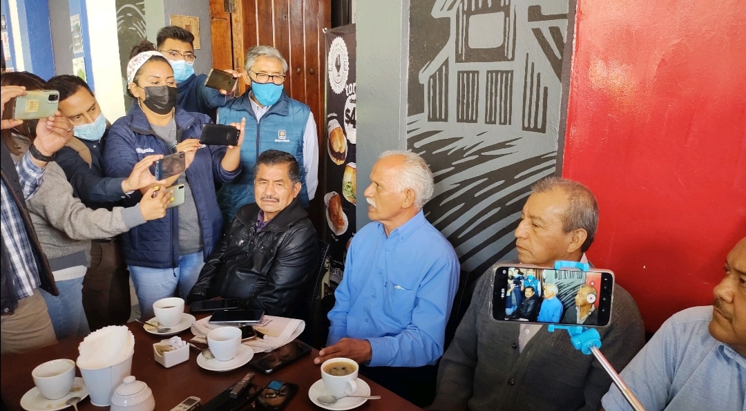 Video desde Puebla: Voceadores de la capital solicitan a Eduardo Rivera no retirar casetas