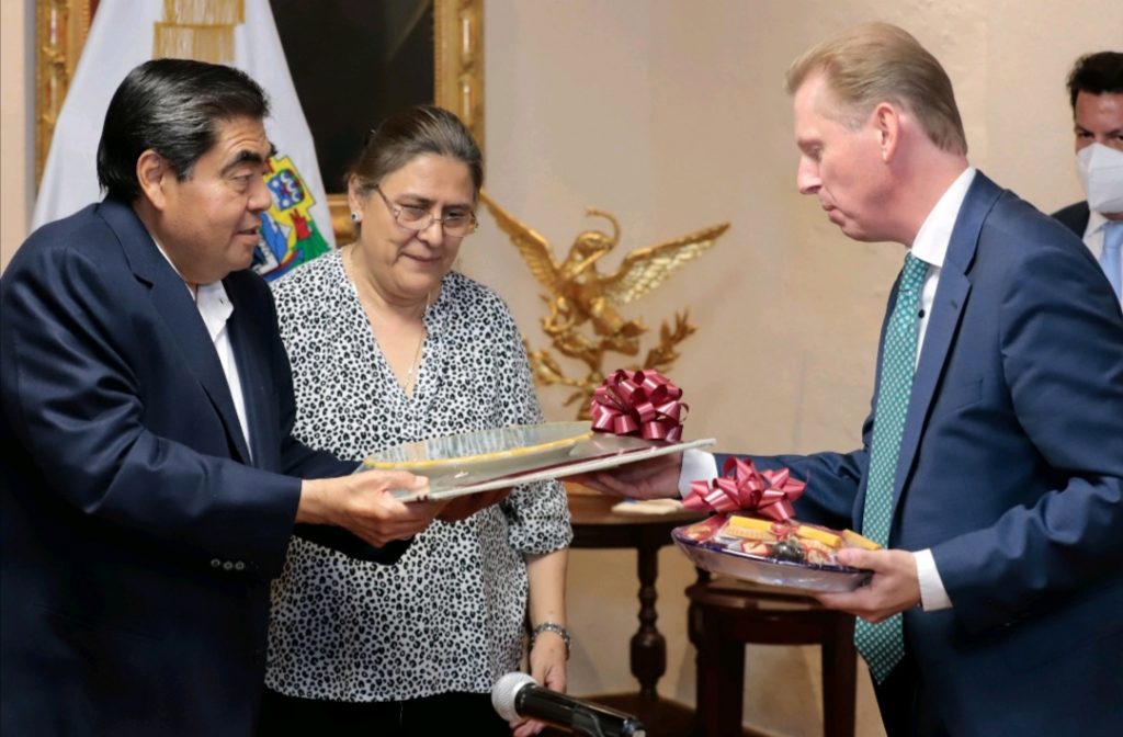 Brinda Puebla garantías y confianza a inversionistas, destaca Barbosa Huerta 