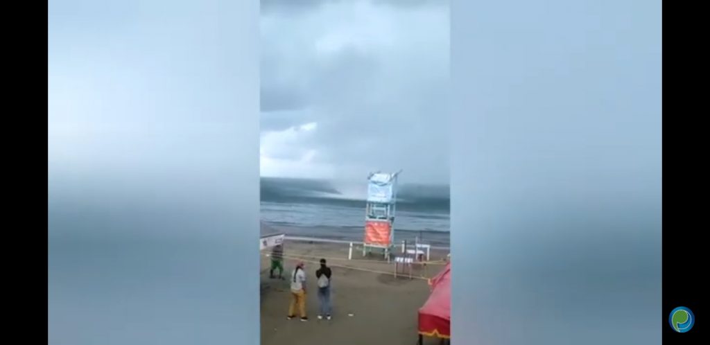 Video desde Puebla: Graban extraño fenómeno natural en playa de Veracruz