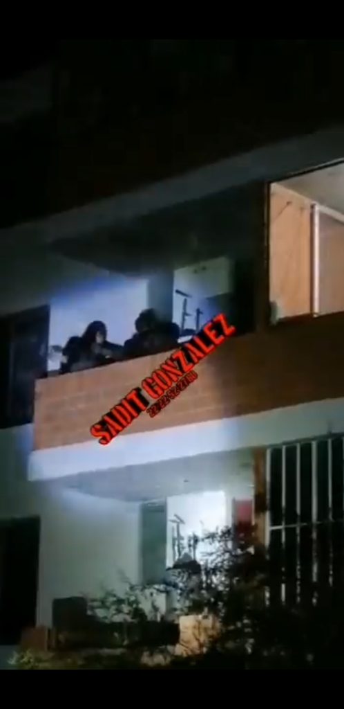 Video desde Puebla: Hombre toma de la pierna a joven que quiso suicidarse en Tehuacán