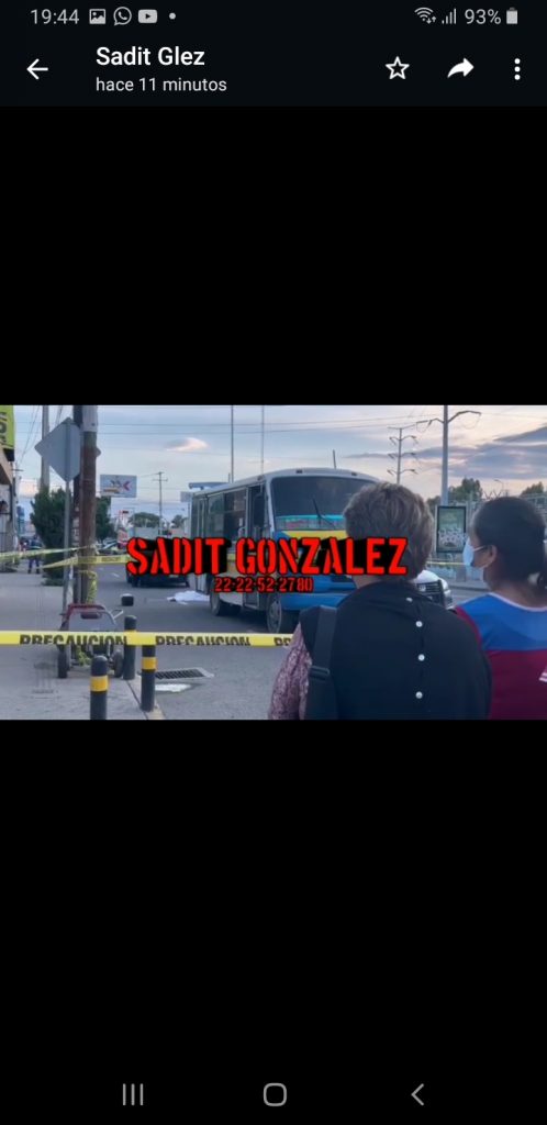 Video desde Puebla: Microbús atropella y mata a mujer de 60 años