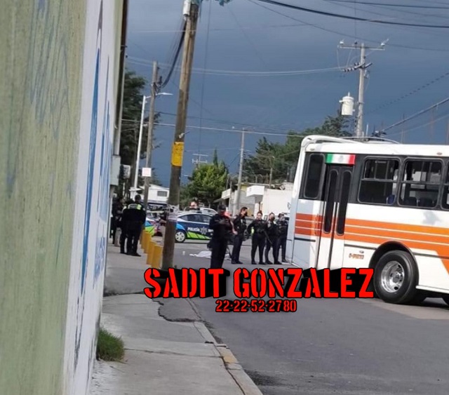 Muere niño atropellado por unidad de transporte público en San Miguel Xonacatepec