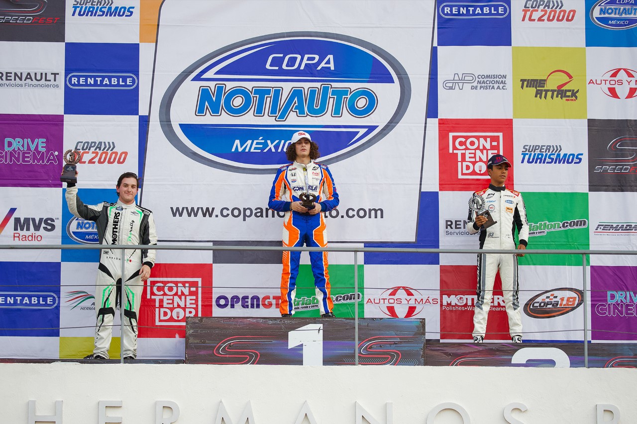 Arturo Flores inició con triunfo en su regreso a la F4 NACAM en el Autódromo Hermanos Rodríguez