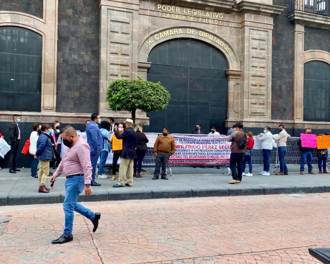 Habitantes de Ocuilan piden en Legislatura tomar protesta a edil suplente