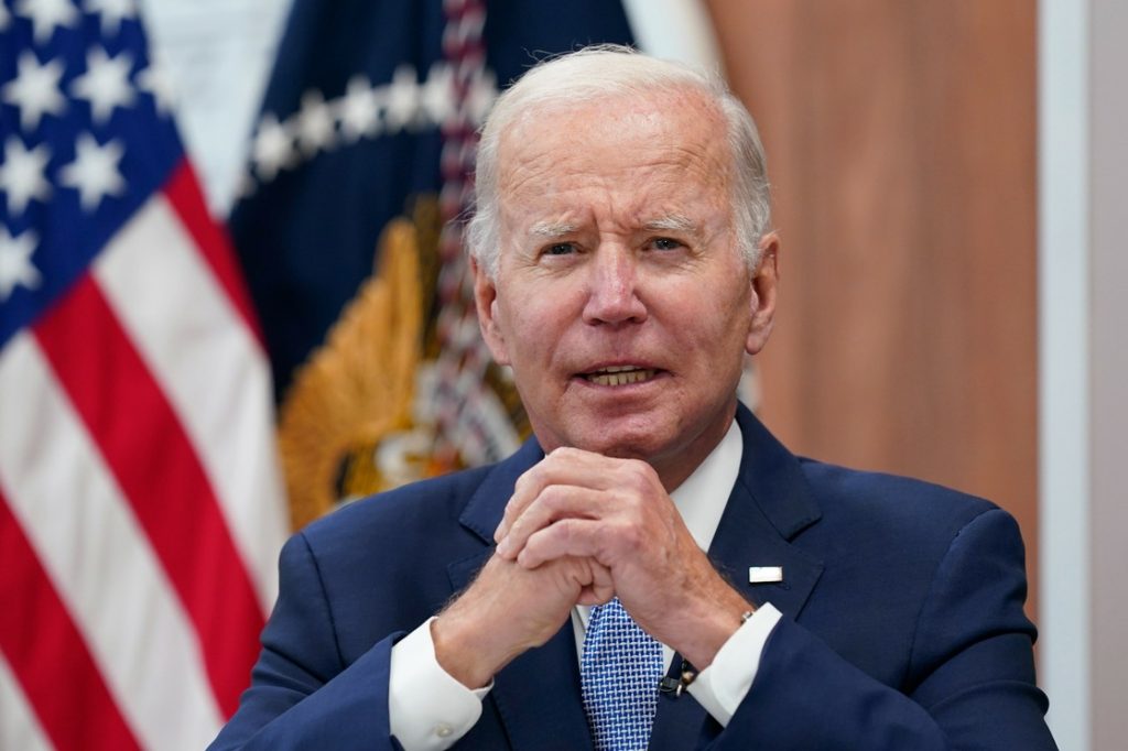 Sufre Joe Biden recontagio de covid y vuelve al aislamiento