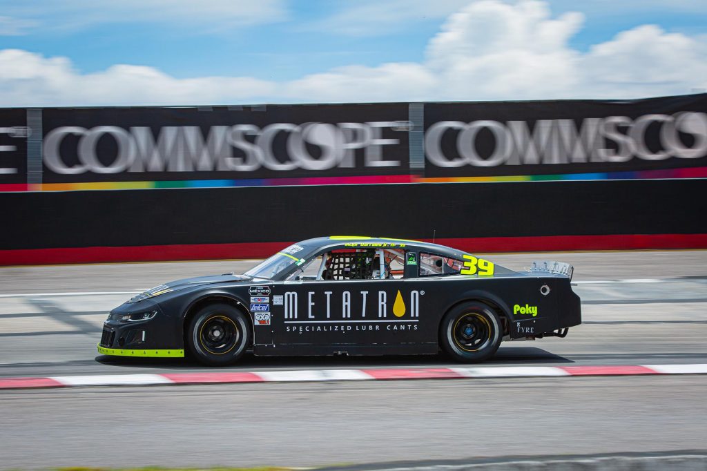 Víctor Barrales Jr., consiguió en casa su primer triunfo de NASCAR Challenge