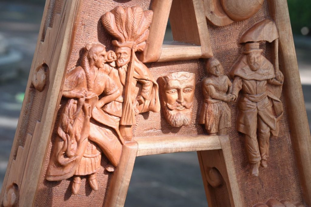 Devela ayuntamiento de Tlaxcala nuevas letras monumentales esculpidas en madera