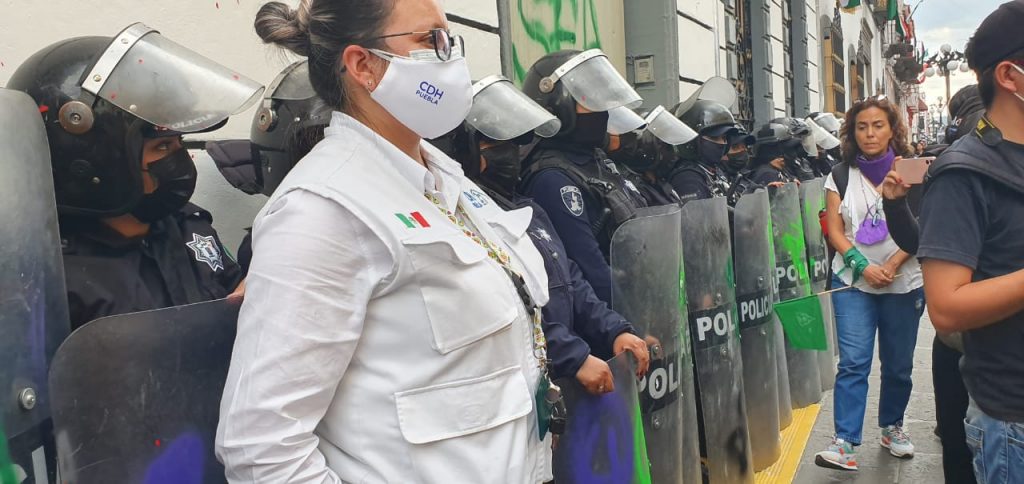 Colectivos feministas marchan por las calles de Puebla para conmemorar el día de Acción Global por un Aborto Legal, Seguro y Gratuito