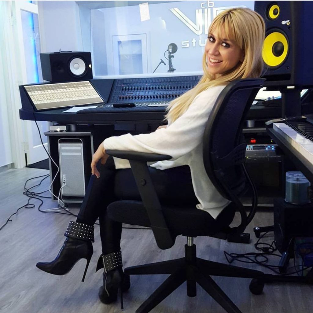 Noelia sexxxy mujer empre$aría