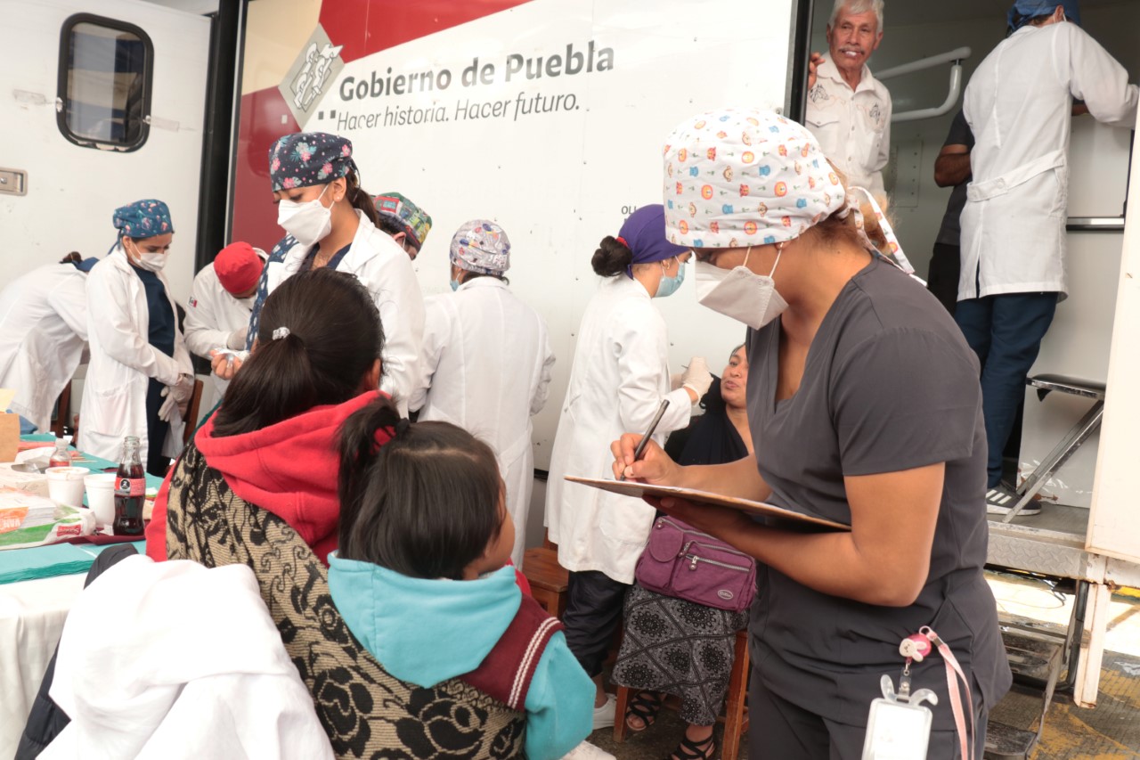 Beneficia SEDIF a habitantes de Cuautempan con servicios médicos y odontológicos