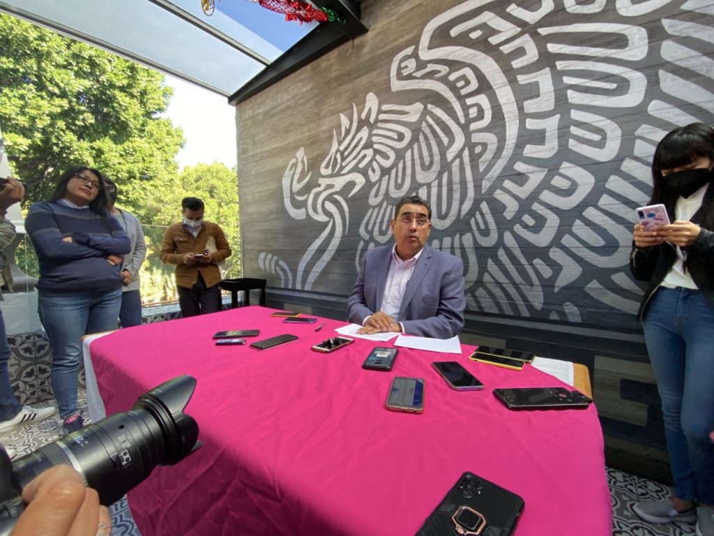 Pedir apoyo al gobierno estatal si un grupo criminal intenta presionarles, pidió Sergio Céspedes a los 217 alcaldes del estado