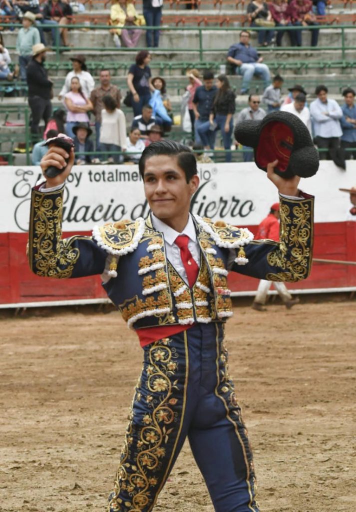 Exitosa presentación del tapatío Jairo López en la plaza Nuevo Progreso