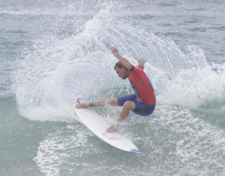 Muere leyenda del surf tras recibir puñetazo