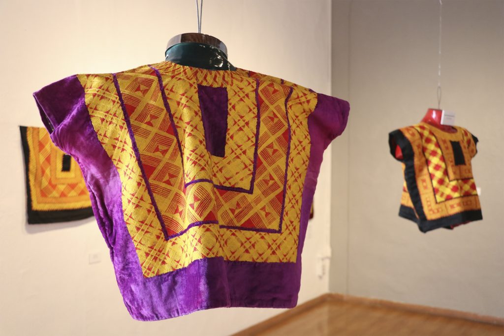 Inaugura Cultura exposiciones de huipiles oaxaqueños y arte barroco