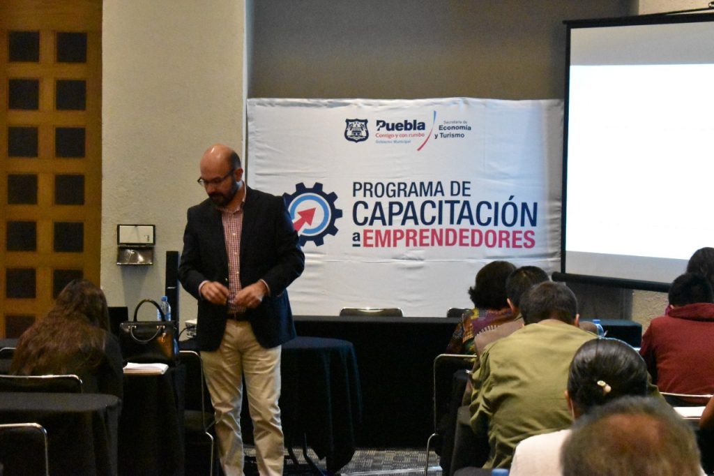 Emprendedores de Puebla Capital capacitados en materia de proyectos de negocio por la Secretaría de Economía y Turismo
