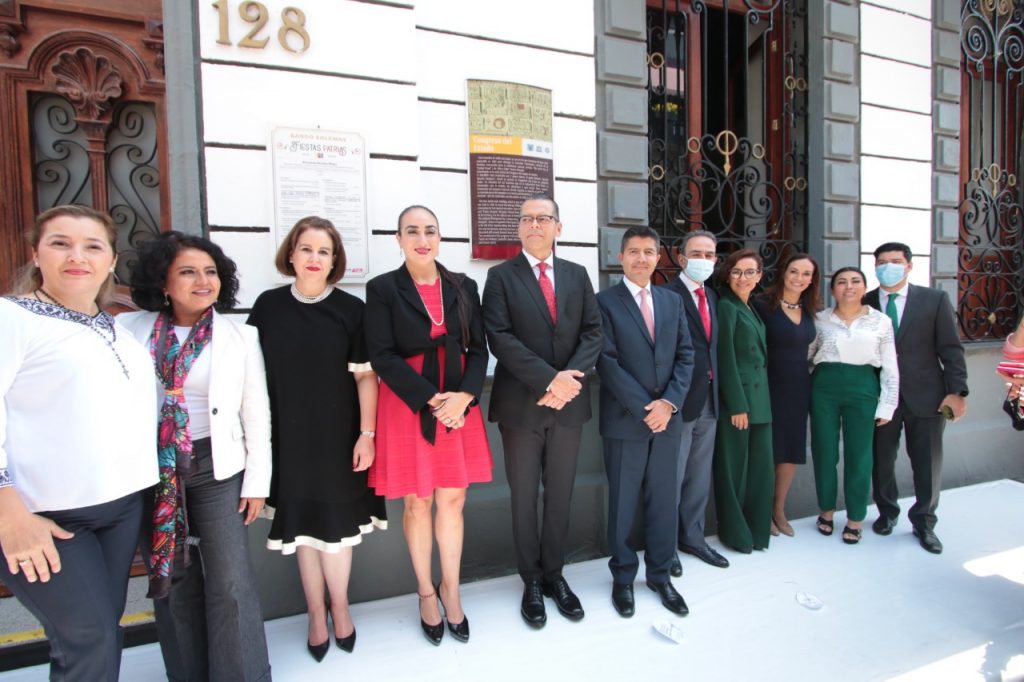 Colocan Bando Solemne en la sede del Congreso del Estado con motivo de las Fiestas Patrias