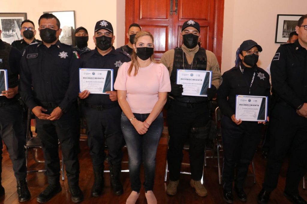 Policías de San Pedro Cholula reciben estímulos económicos