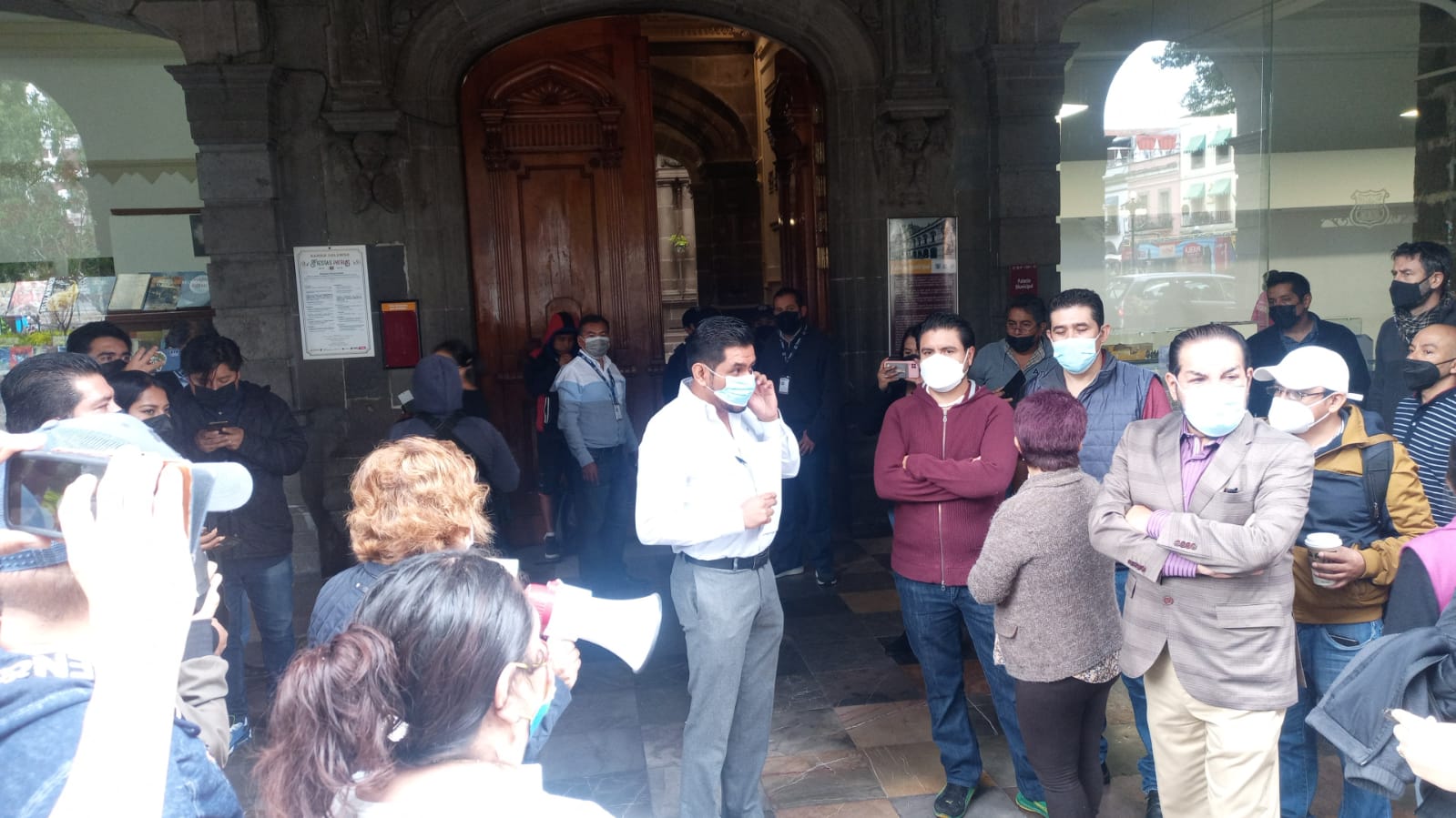 Encabezados por ex regidor de Morena, vecinos de El Carmen exigen cancelar los parquímetros