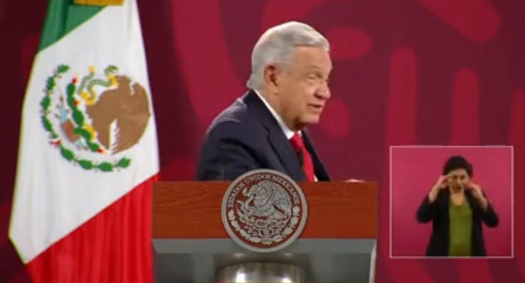 AMLO guiña un ojo al PRI y le pide deslindarse del PAN
