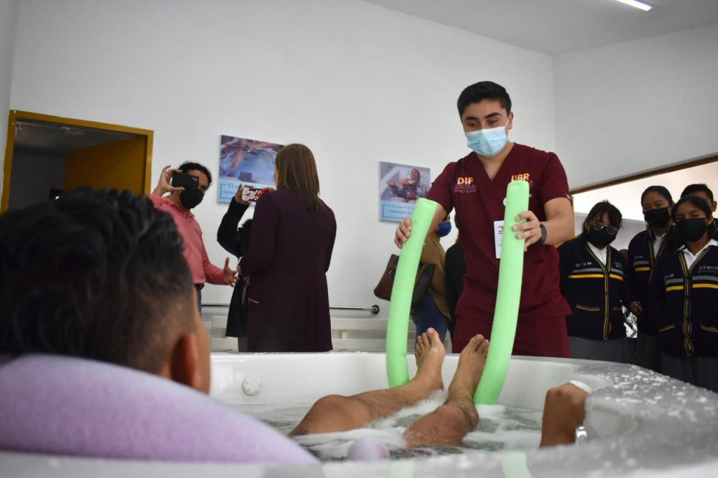 Angélica Hernández inaugura Área de Hidroterapia en la Unidad Básica de Rehabilitación 