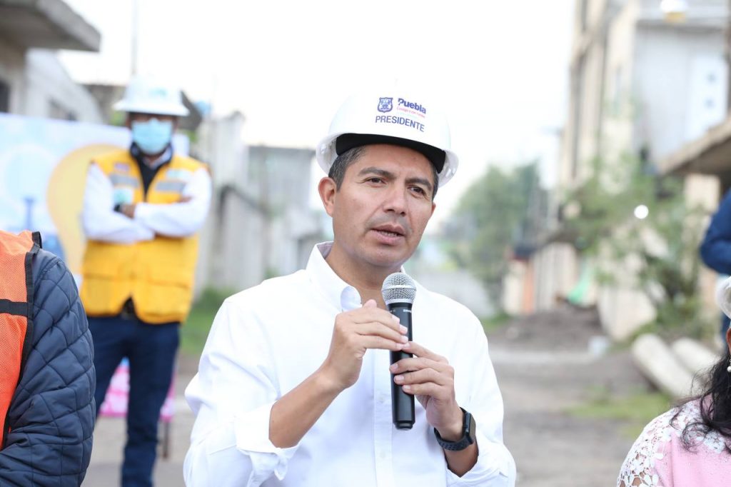 Ayuntamiento de Puebla invierte más de 17 mdp en electrificación