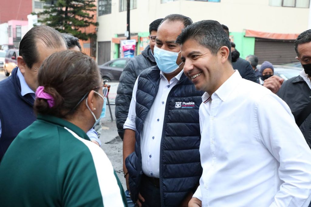 Eduardo Rivera anuncia 14 mdp adicionales para bacheo
