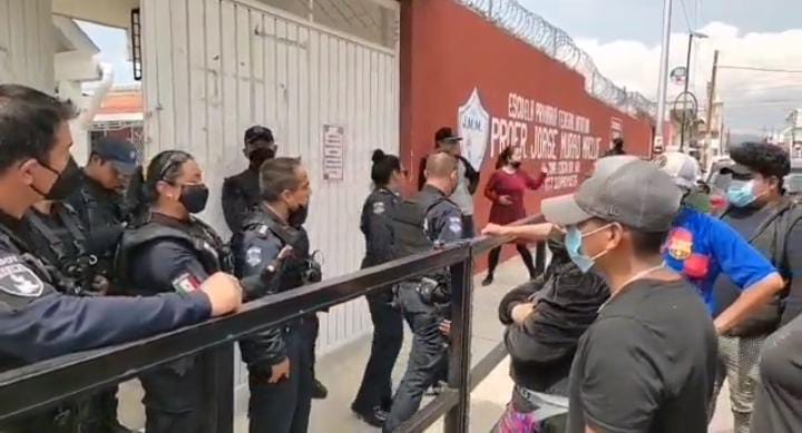 Video desde Puebla: Denuncian a maestro por supuestamente tocar a 6 alumnas