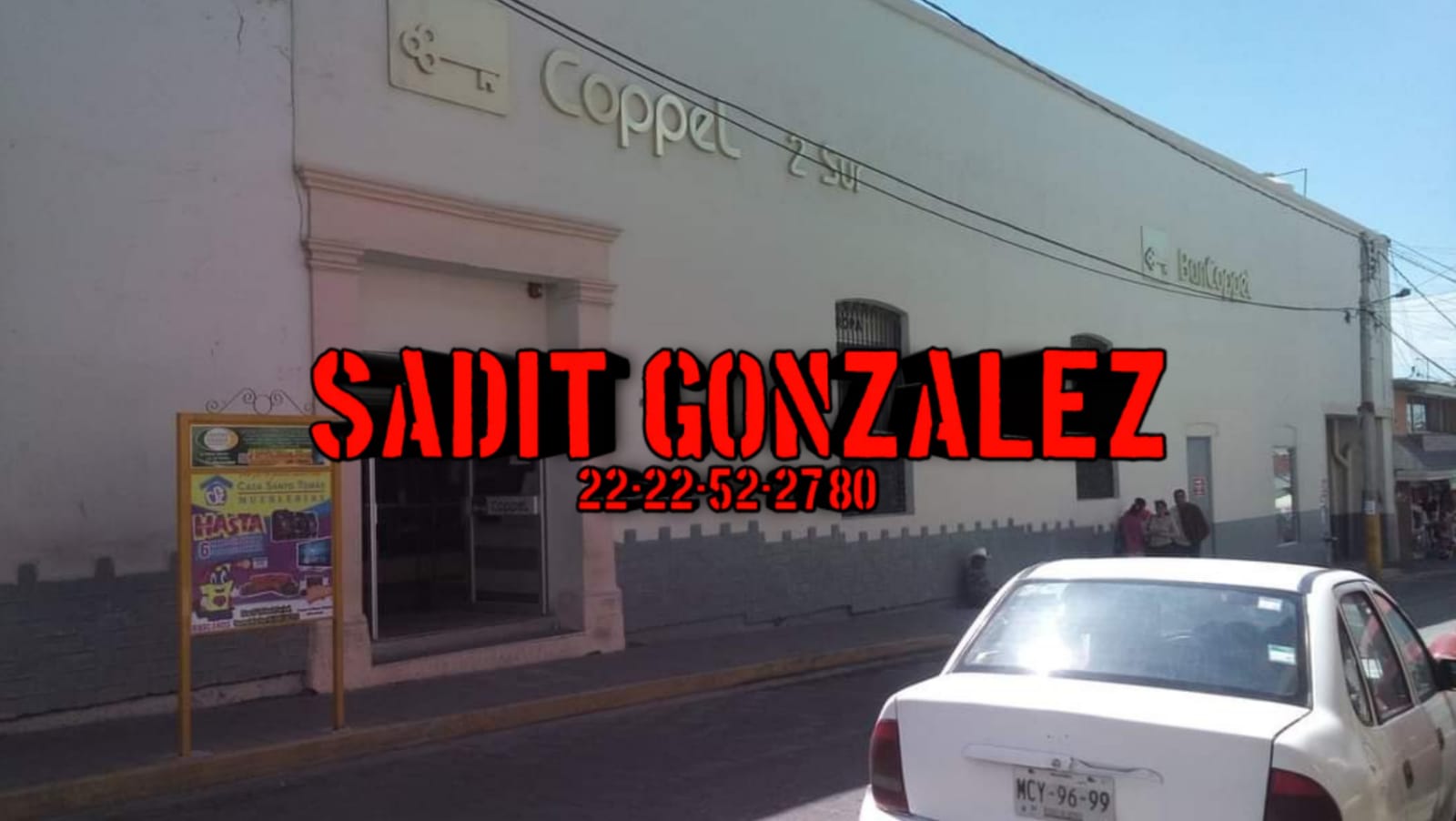 20 personas atracan Coppel en pleno centro de Tecamachalco