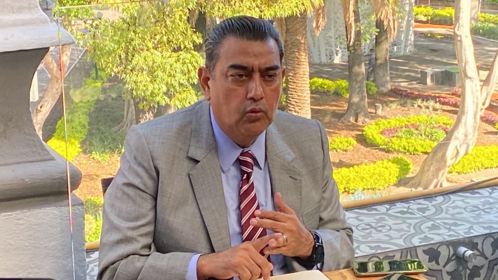 Video desde Puebla: “Hagan política”, reprende Sergio Salomón a diputados panistas inconformes