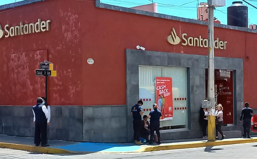 En pleno centro de Tecamachalco le roban el dinero para útiles y uniformes