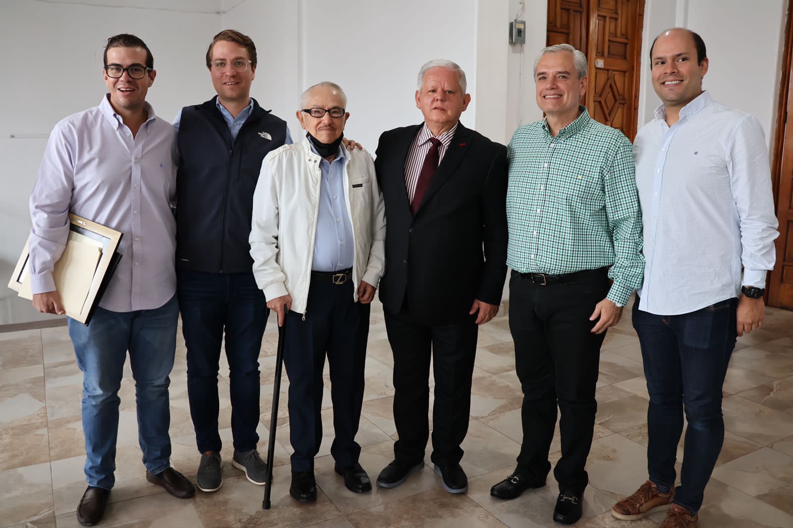 Gobierno de Carlos Peredo reconoce a ciudadanos ejemplares de Teziutlán