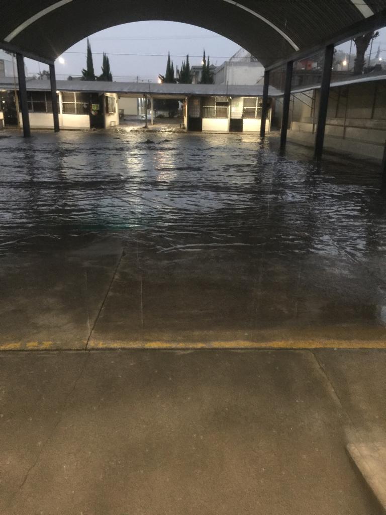 Se inunda la escuela primaria Aquiles Serdán