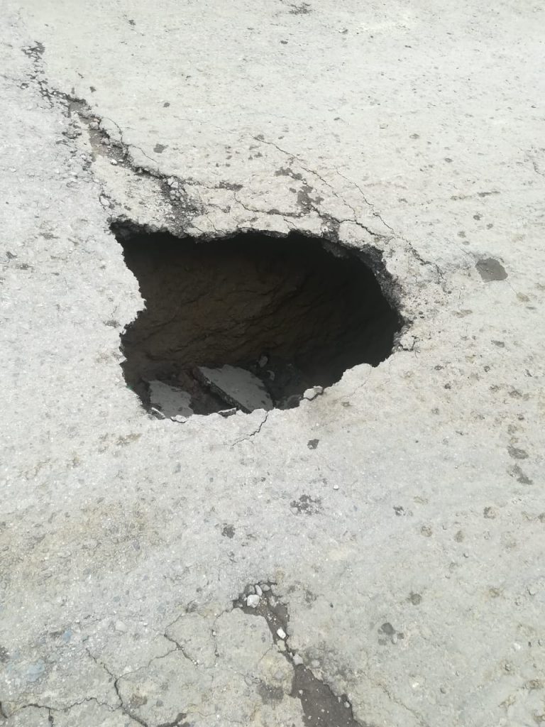 Fotonota: Profudo socavón en Chachapa