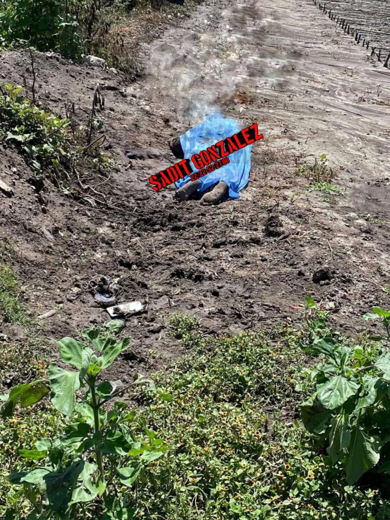 Encuentran un 3er cadáver de hombre; ahora en Agua Dulce, Tilapa