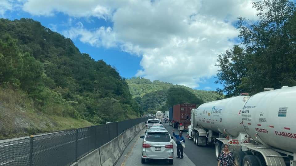 Cierre de autopista México-Tuxpan por percance
