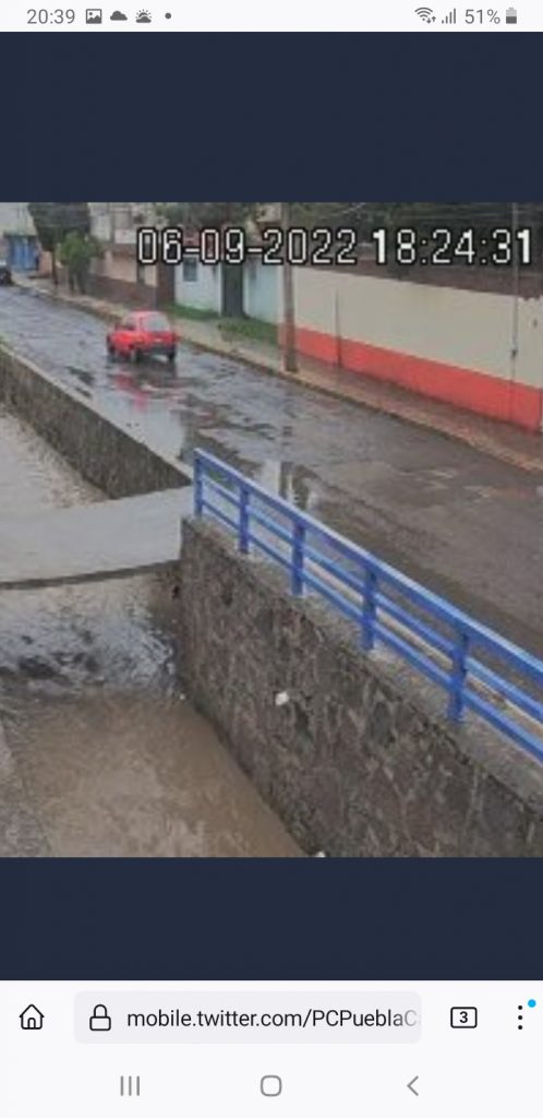 Video desde Puebla: Caída de árboles, crecida de ríos y calles anegadas, saldo del huracán Kay en la capital, detalló Eduardo Rivera