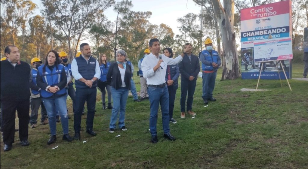 El edil Eduardo Rivera garantiza libre tránsito de la marcha de feministas
