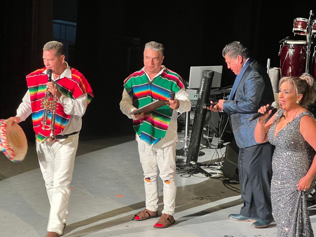 Con un programa muy especial y emotivo celebran el segundo aniversario de “TV Show Blanco y Negro”