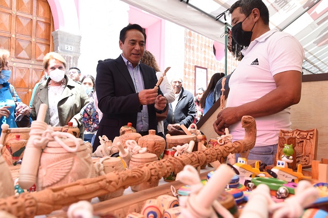 Actividades artísticas, culturales y pabellón de artesanías, engalanan el Zócalo de la Ciudad de Tlaxcala