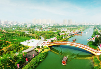 El canal más largo del mundo se abre para los turistas en la sección del centro de Cangzhou en el norte de China