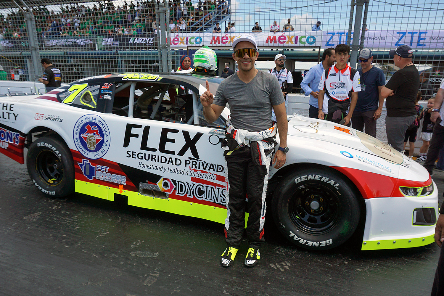 Xavi Razo busca el ascenso en el campeonato NASCAR México