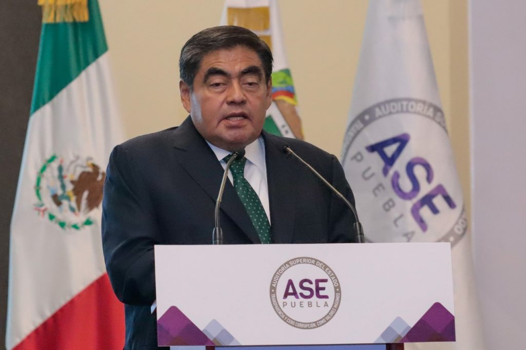 Combatir la corrupción y actuar con honestidad, pidió el gobernador Barbosa a presidentes municipales