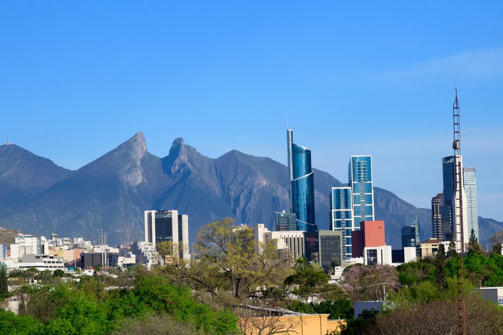 Hoy en día, el calor extremo le cuesta a la ciudad de Monterrey 35.000 millones de pesos mexicanos en pérdidas económicas, lo que ascenderá a 78.600 millones en 2050