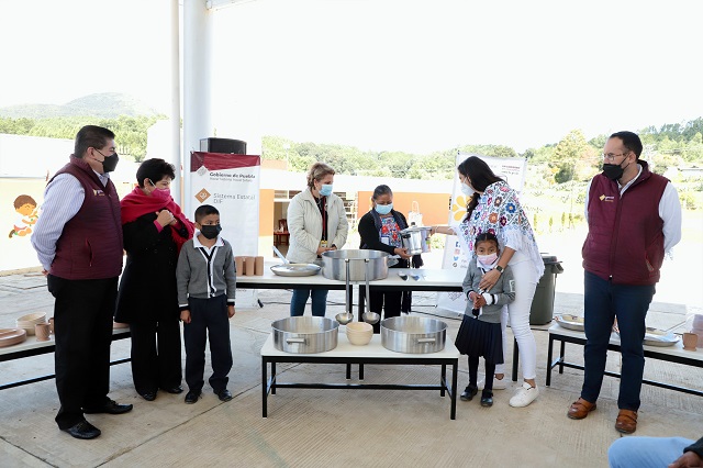 Asegura SEDIF alimentación en escuelas de Tehuacán