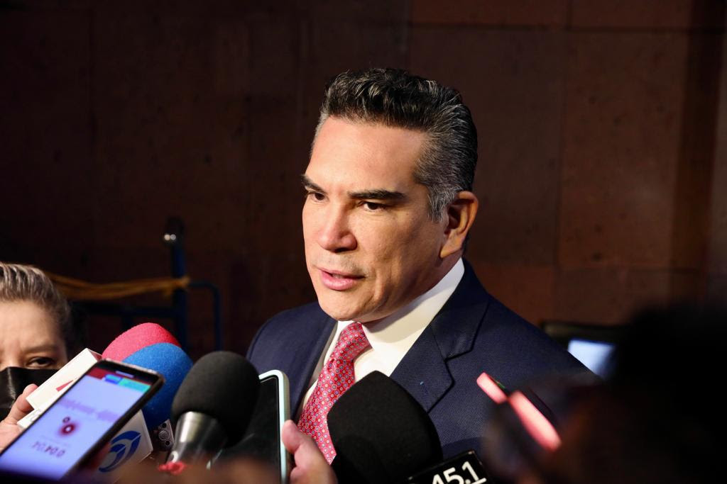 “Amlito” Moreno evade contestar por qué la mayoría morenista ya no pide su salida de la Cámara de Diputados